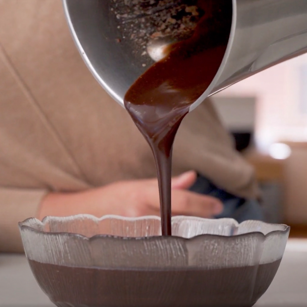 Make chocolate ganache in a blender