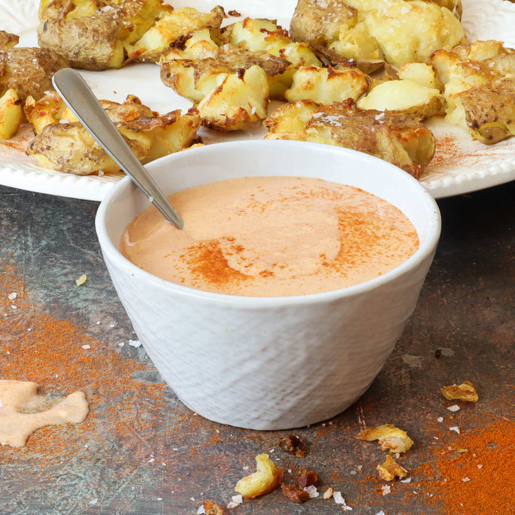 Crispy smashed potatoes with spicy yogurt sauce